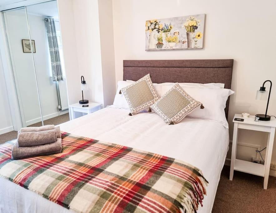 Luxury Cheltenham Home With Ev Charger - Lechampton Hills Exteriér fotografie