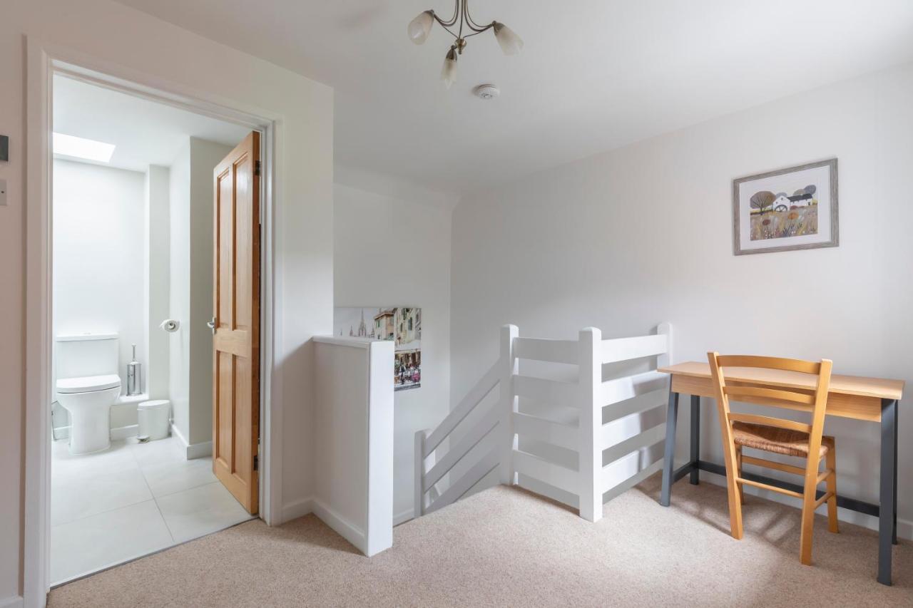 Luxury Cheltenham Home With Ev Charger - Lechampton Hills Exteriér fotografie